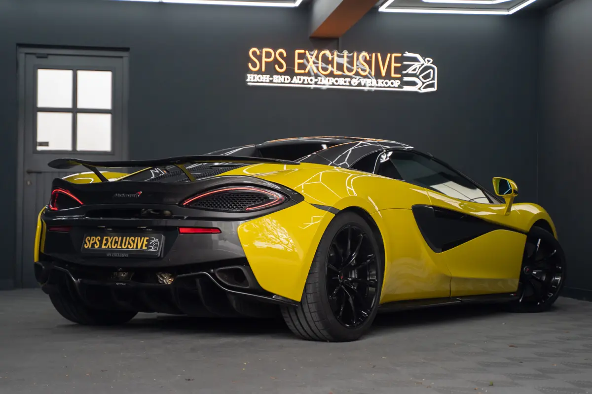 / Louwman O.H. / Lift / Keramisch / Novitec / Elite paint / Memory / Bowers & Wilkins / Soft close / Camera / LoJack Launch Edition Spider