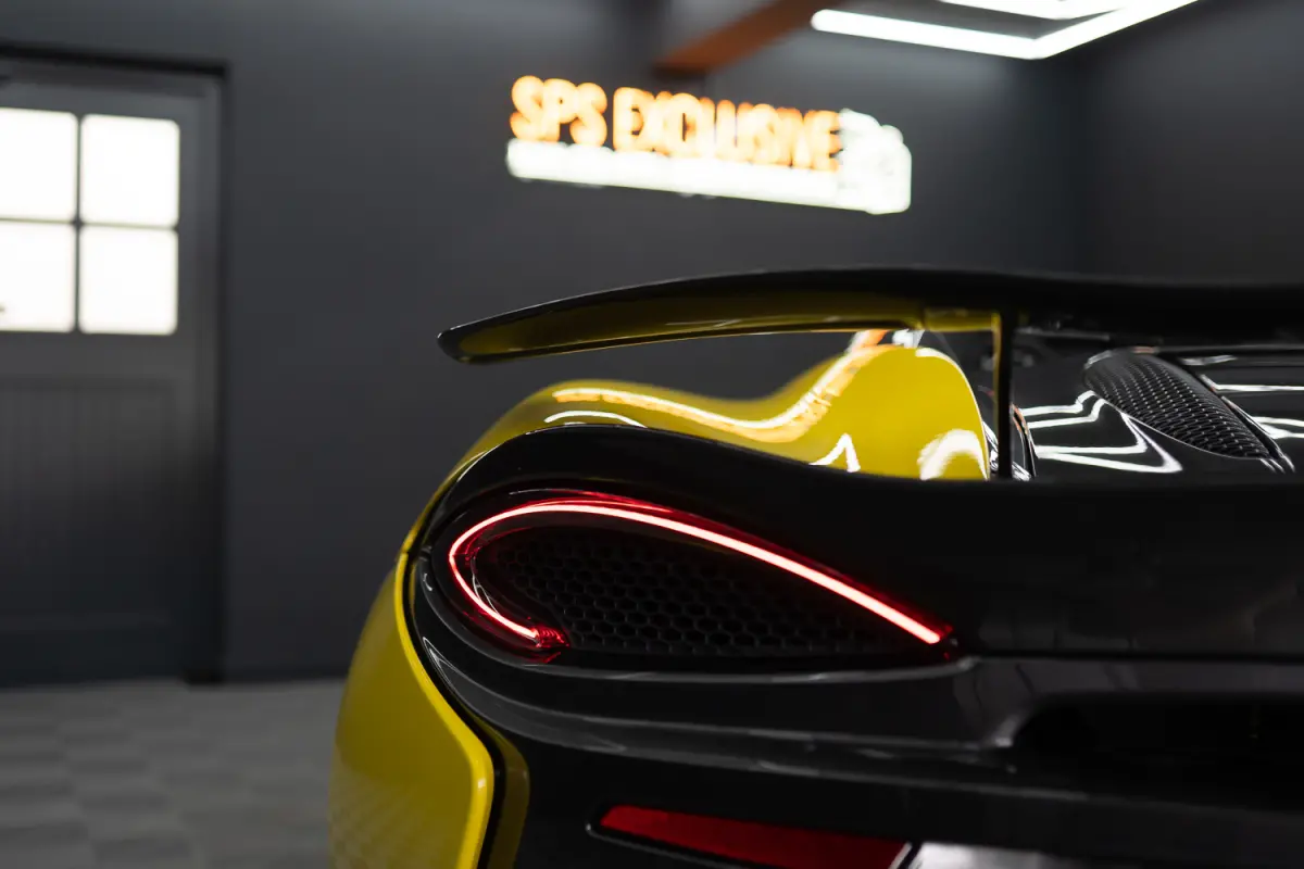 / Louwman O.H. / Lift / Keramisch / Novitec / Elite paint / Memory / Bowers & Wilkins / Soft close / Camera / LoJack Launch Edition Spider