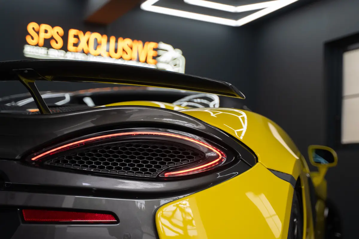 / Louwman O.H. / Lift / Keramisch / Novitec / Elite paint / Memory / Bowers & Wilkins / Soft close / Camera / LoJack Launch Edition Spider