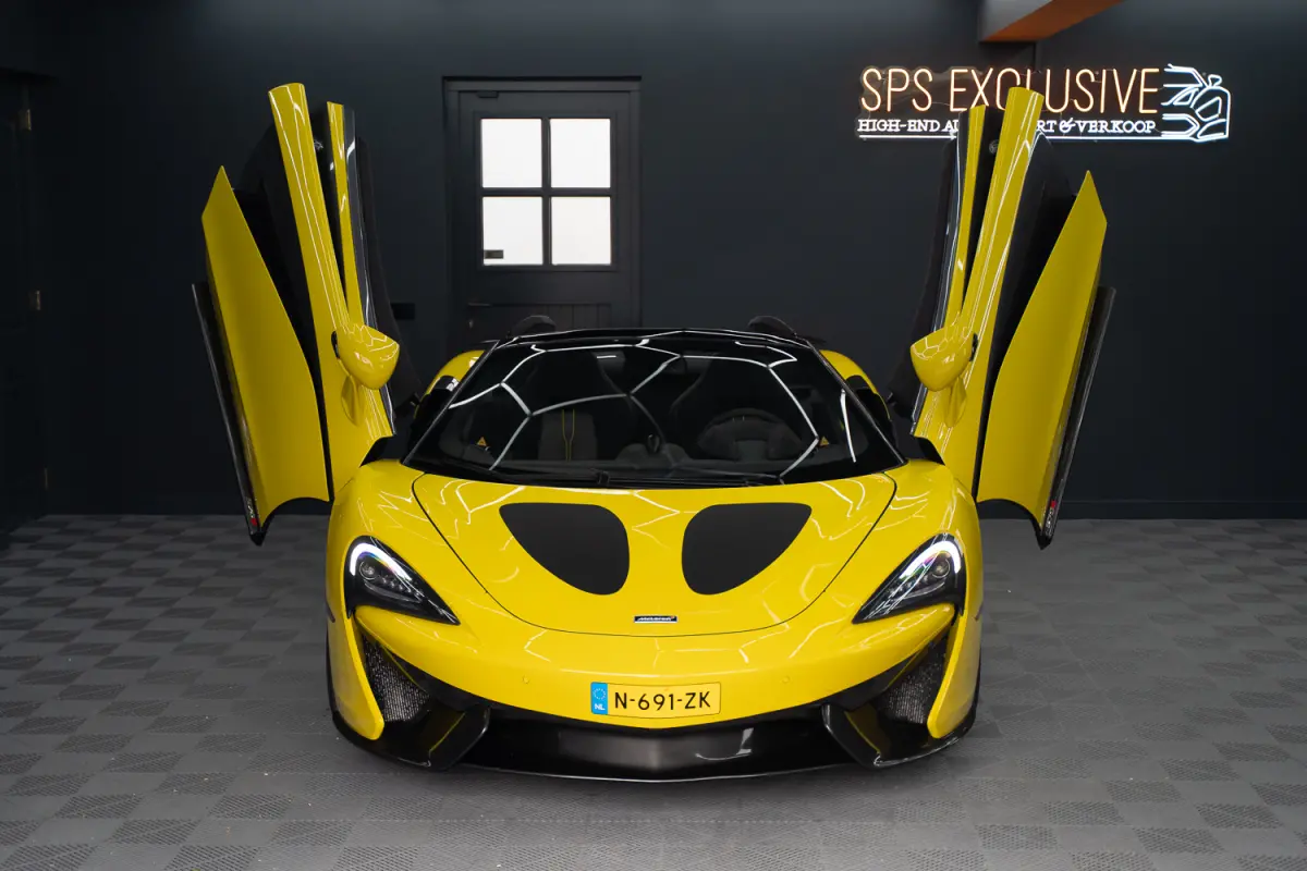 / Louwman O.H. / Lift / Keramisch / Novitec / Elite paint / Memory / Bowers & Wilkins / Soft close / Camera / LoJack Launch Edition Spider