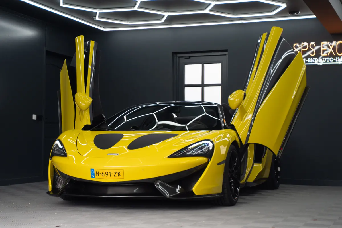 / Louwman O.H. / Lift / Keramisch / Novitec / Elite paint / Memory / Bowers & Wilkins / Soft close / Camera / LoJack Launch Edition Spider