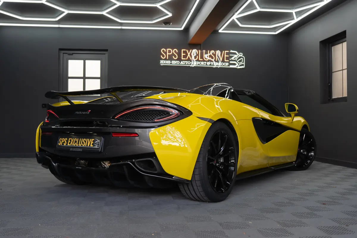 / Louwman O.H. / Lift / Keramisch / Novitec / Elite paint / Memory / Bowers & Wilkins / Soft close / Camera / LoJack Launch Edition Spider