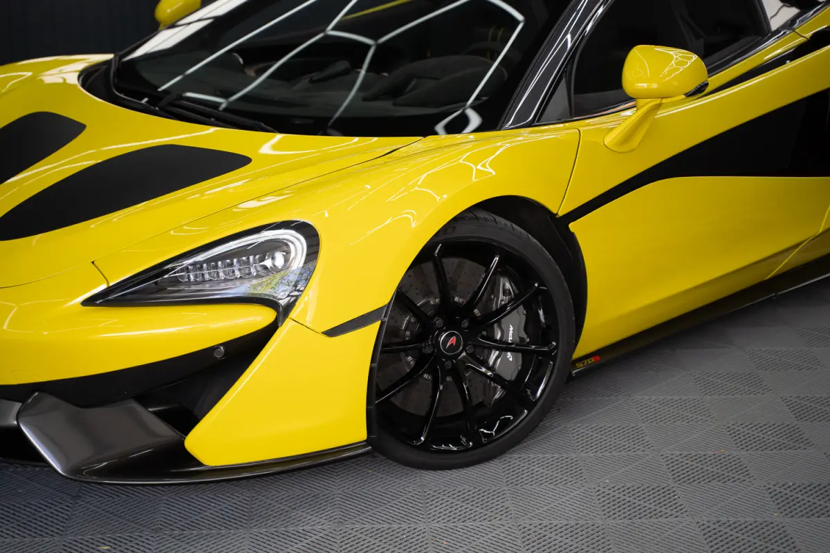 / Louwman O.H. / Lift / Keramisch / Novitec / Elite paint / Memory / Bowers & Wilkins / Soft close / Camera / LoJack Launch Edition Spider