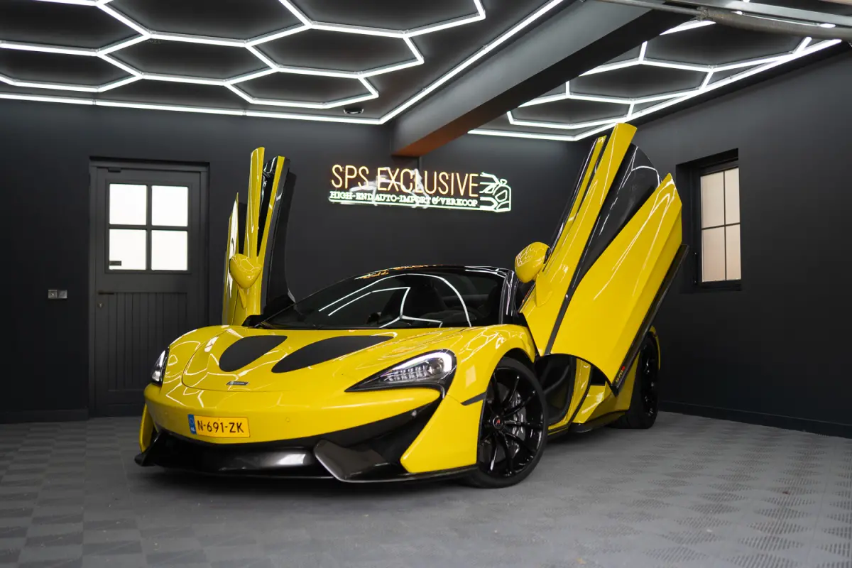 / Louwman O.H. / Lift / Keramisch / Novitec / Elite paint / Memory / Bowers & Wilkins / Soft close / Camera / LoJack Launch Edition Spider