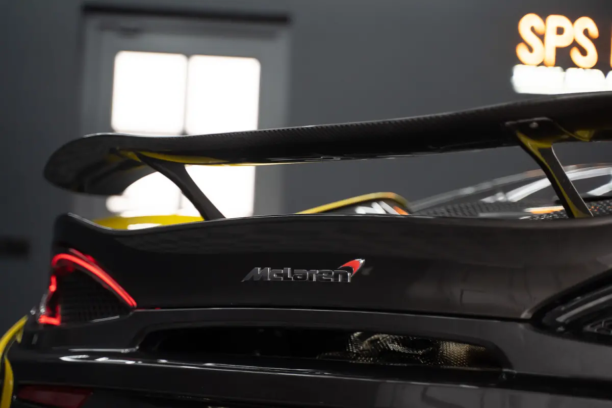 / Louwman O.H. / Lift / Keramisch / Novitec / Elite paint / Memory / Bowers & Wilkins / Soft close / Camera / LoJack Launch Edition Spider