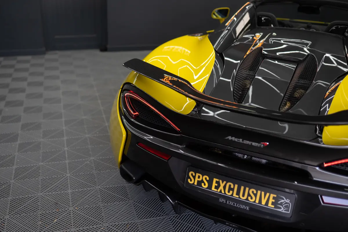 / Louwman O.H. / Lift / Keramisch / Novitec / Elite paint / Memory / Bowers & Wilkins / Soft close / Camera / LoJack Launch Edition Spider