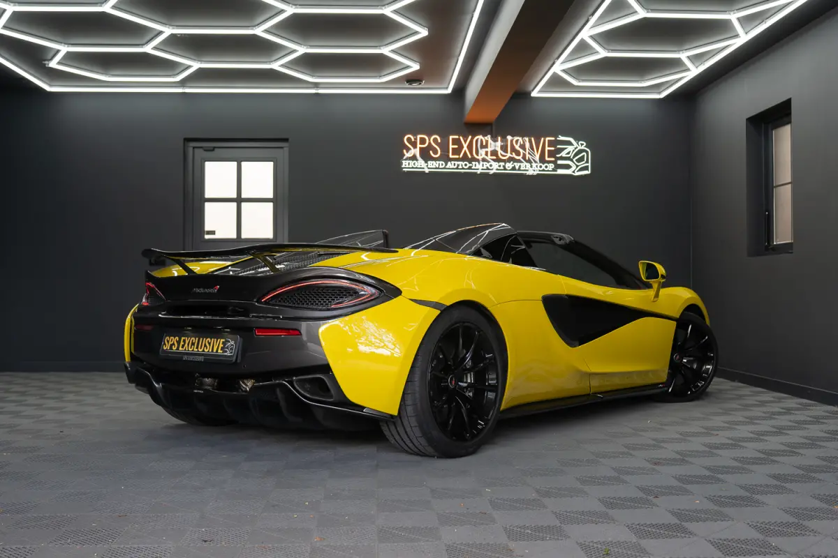 570S / Lift / Keramisch / Novitec / Elite paint / Memory / Bowers & Wilkins / Soft close / Camera / LoJack Launch Edition Spider