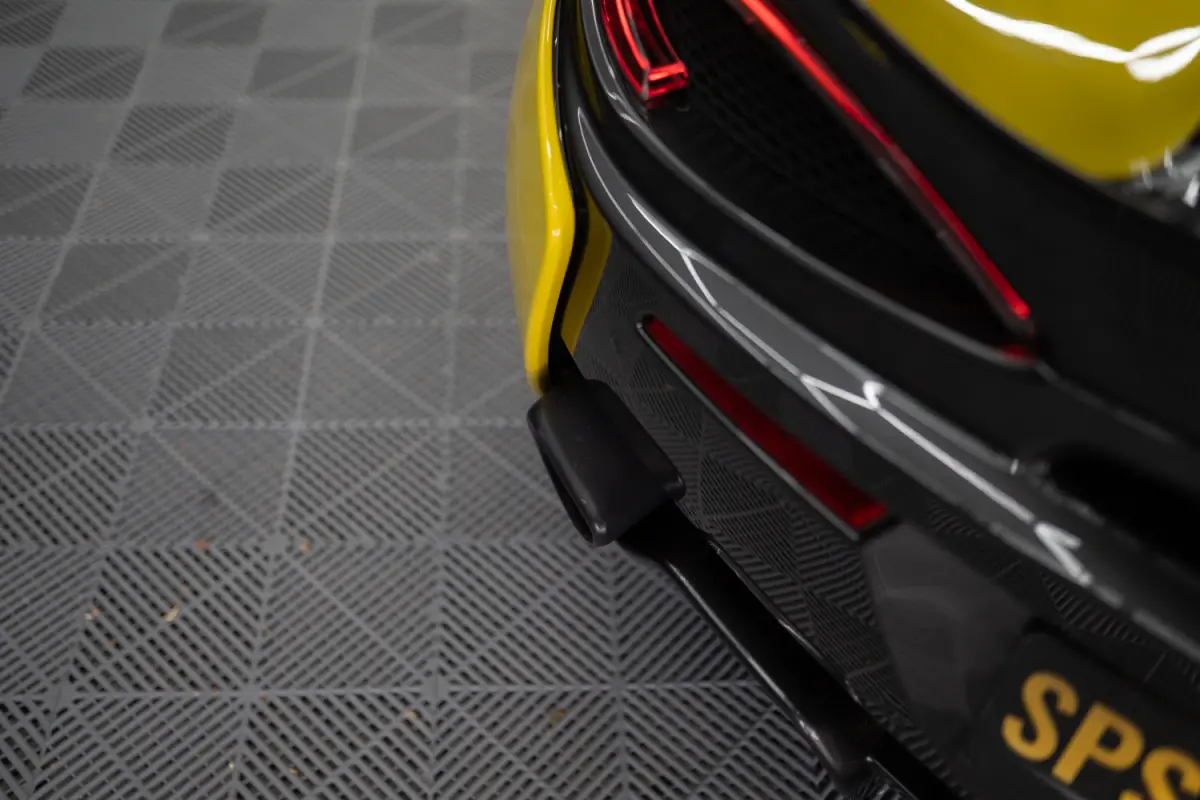 / Louwman O.H. / Lift / Keramisch / Novitec / Elite paint / Memory / Bowers & Wilkins / Soft close / Camera / LoJack Launch Edition Spider