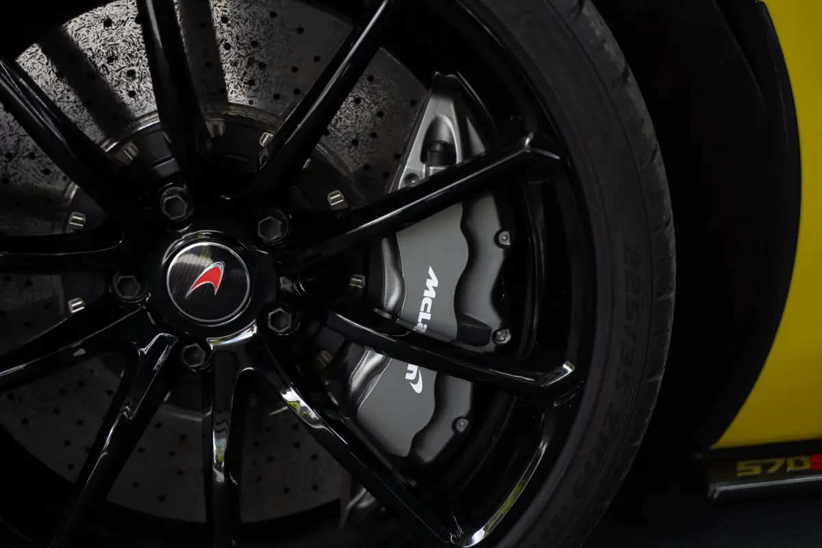 / Louwman O.H. / Lift / Keramisch / Novitec / Elite paint / Memory / Bowers & Wilkins / Soft close / Camera / LoJack Launch Edition Spider