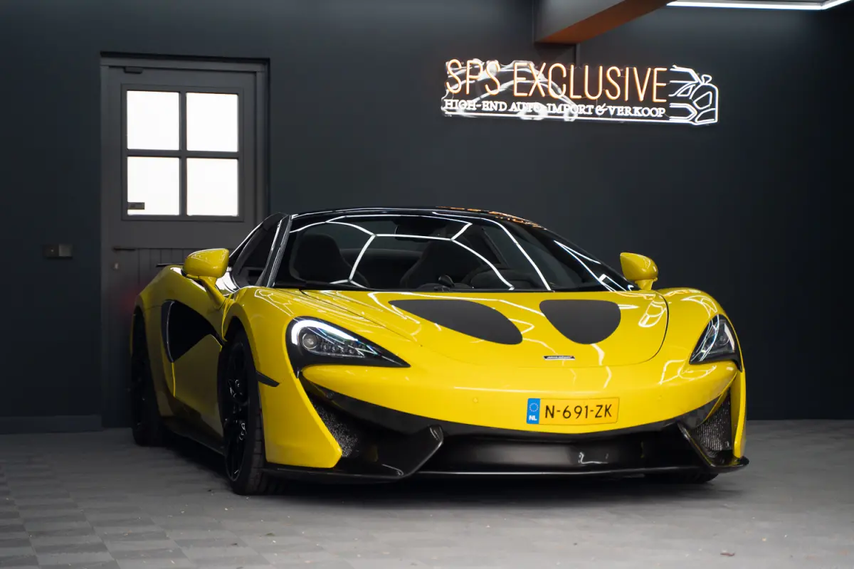 / Louwman O.H. / Lift / Keramisch / Novitec / Elite paint / Memory / Bowers & Wilkins / Soft close / Camera / LoJack Launch Edition Spider