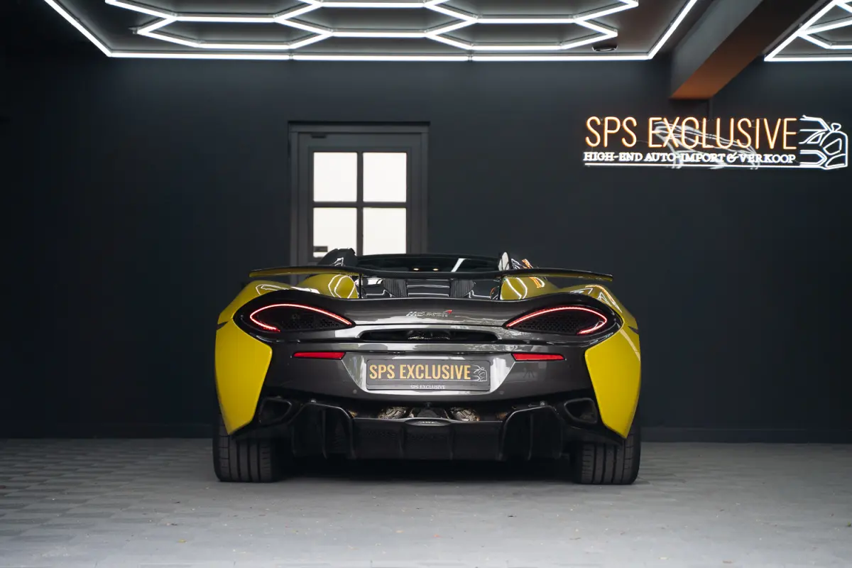 570S / Lift / Keramisch / Novitec / Elite paint / Memory / Bowers & Wilkins / Soft close / Camera / LoJack Launch Edition Spider