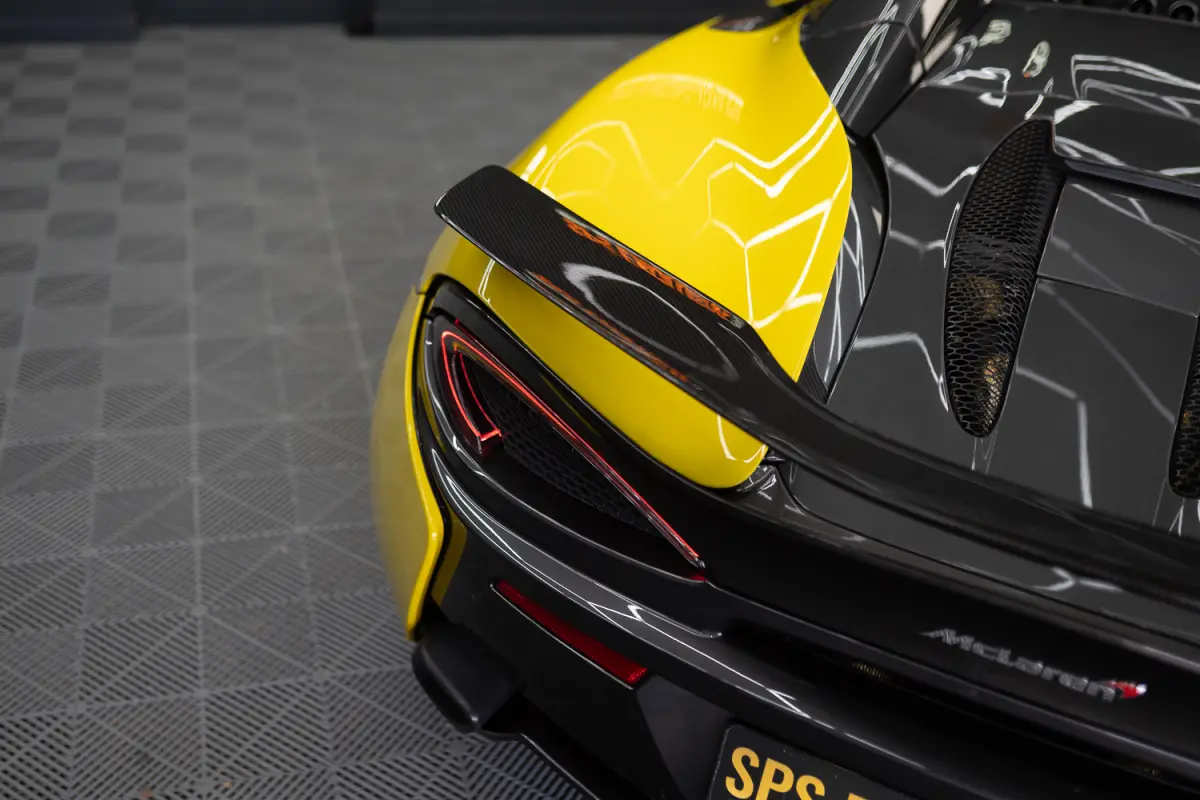 / Louwman O.H. / Lift / Keramisch / Novitec / Elite paint / Memory / Bowers & Wilkins / Soft close / Camera / LoJack Launch Edition Spider