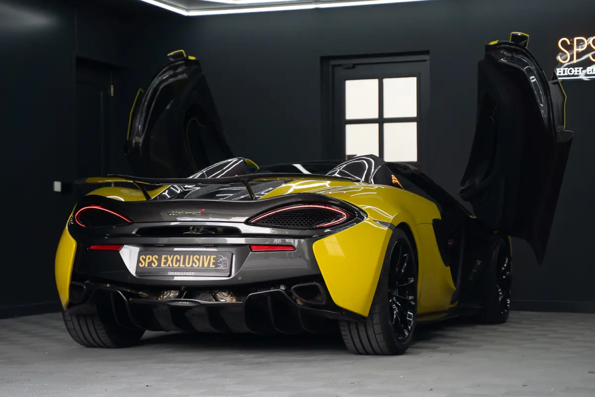 / Louwman O.H. / Lift / Keramisch / Novitec / Elite paint / Memory / Bowers & Wilkins / Soft close / Camera / LoJack Launch Edition Spider