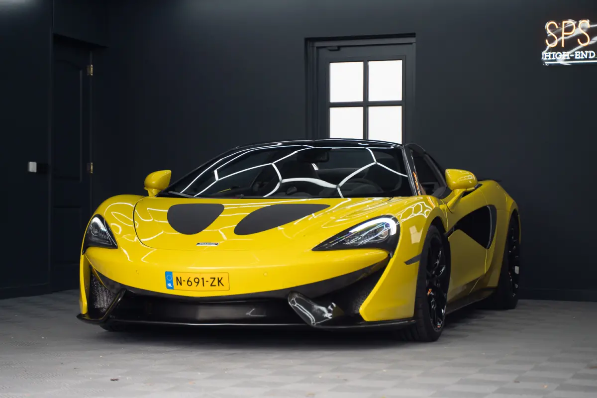 / Louwman O.H. / Lift / Keramisch / Novitec / Elite paint / Memory / Bowers & Wilkins / Soft close / Camera / LoJack Launch Edition Spider