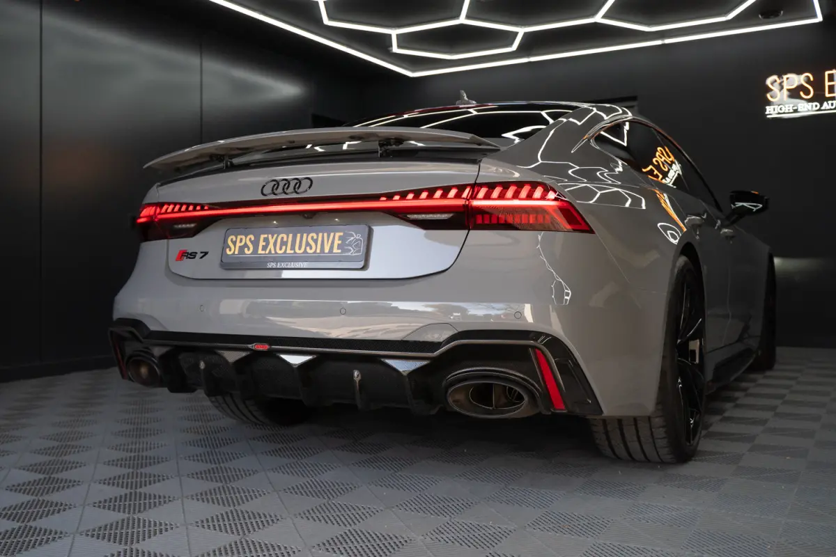 4.0 TFSI RS 7 quattro URBAN / B&O / Keramisch / Pano / Soft close / HUD / VC / ACC RS7