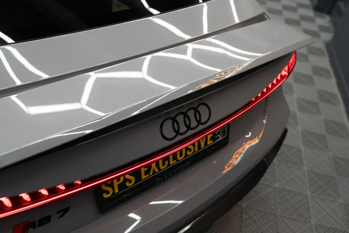 4.0 TFSI RS 7 quattro URBAN / B&O / Keramisch / Pano / Soft close / HUD / VC / ACC RS7