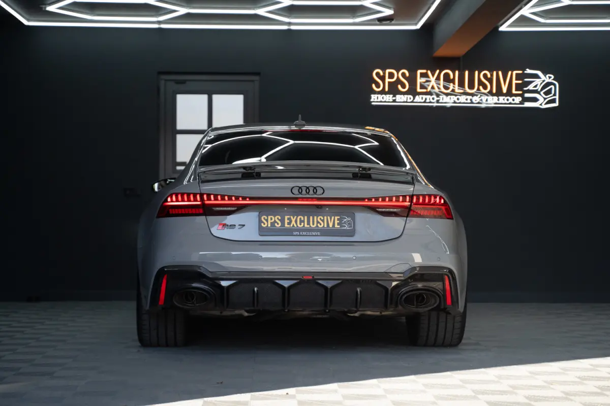 4.0 TFSI RS 7 quattro URBAN / B&O / Keramisch / Pano / Soft close / HUD / VC / ACC RS7