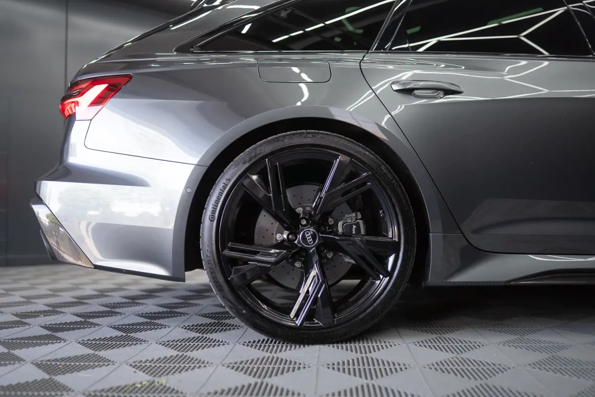 RS 6 TFSI quattro / B&O 3d./ Milltek / Keramisch / Pano / Carbon / Softcl. / 360 cam / Alarm kl5 - Full option