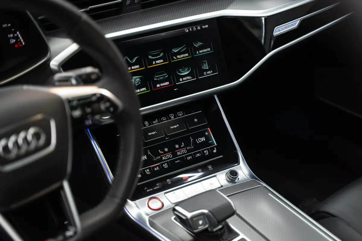 RS 6 TFSI quattro / B&O 3d./ Milltek / Keramisch / Pano / Carbon / Softcl. / 360 cam / Alarm kl5 - Full option