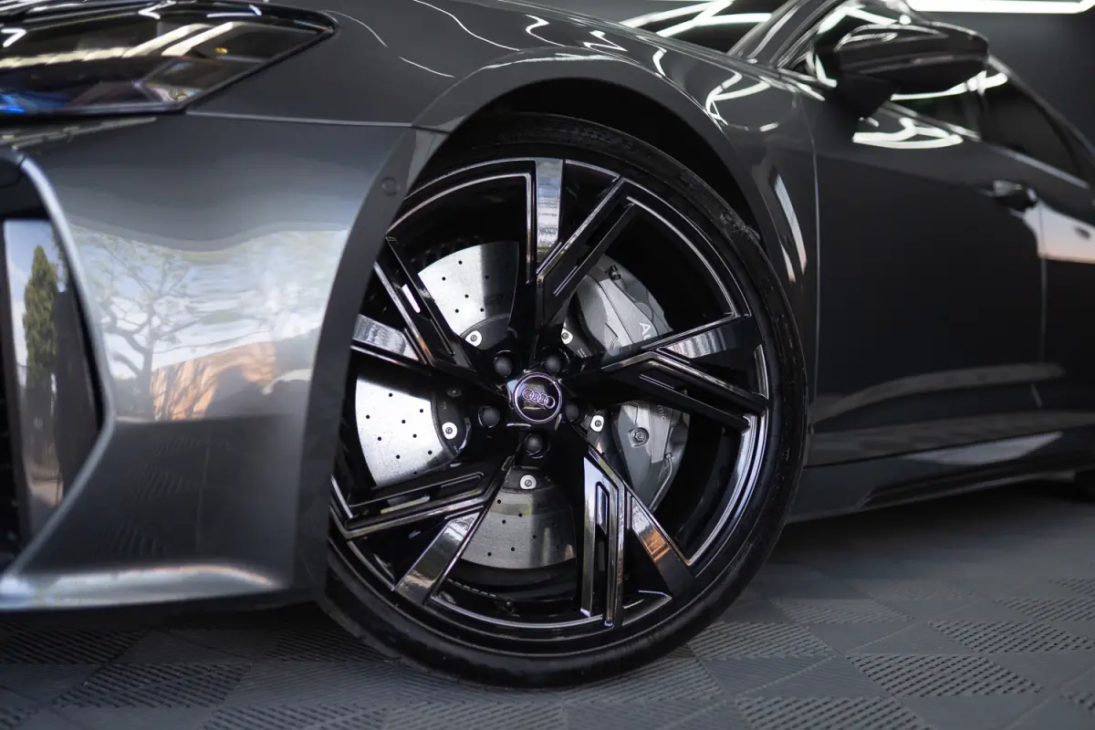 RS 6 TFSI quattro / B&O 3d./ Milltek / Keramisch / Pano / Carbon / Softcl. / 360 cam / Alarm kl5 - Full option