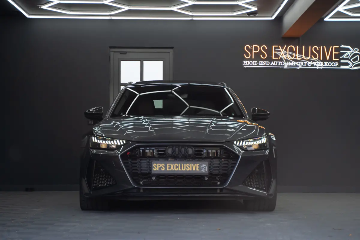 RS 6 TFSI quattro / B&O 3d./ Milltek / Keramisch / Pano / Carbon / Softcl. / 360 cam / Alarm kl5 - Full option