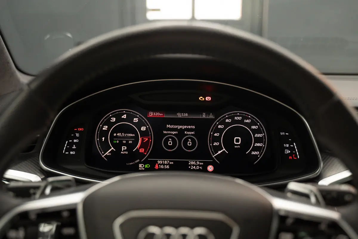 RS 6 TFSI quattro / B&O 3d./ Milltek / Keramisch / Pano / Carbon / Softcl. / 360 cam / Alarm kl5 - Full option