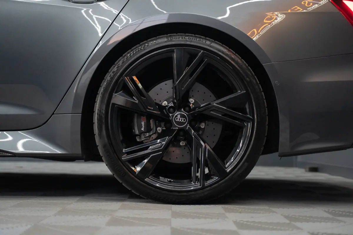 RS 6 TFSI quattro / B&O 3d./ Milltek / Keramisch / Pano / Carbon / Softcl. / 360 cam / Alarm kl5 - Full option