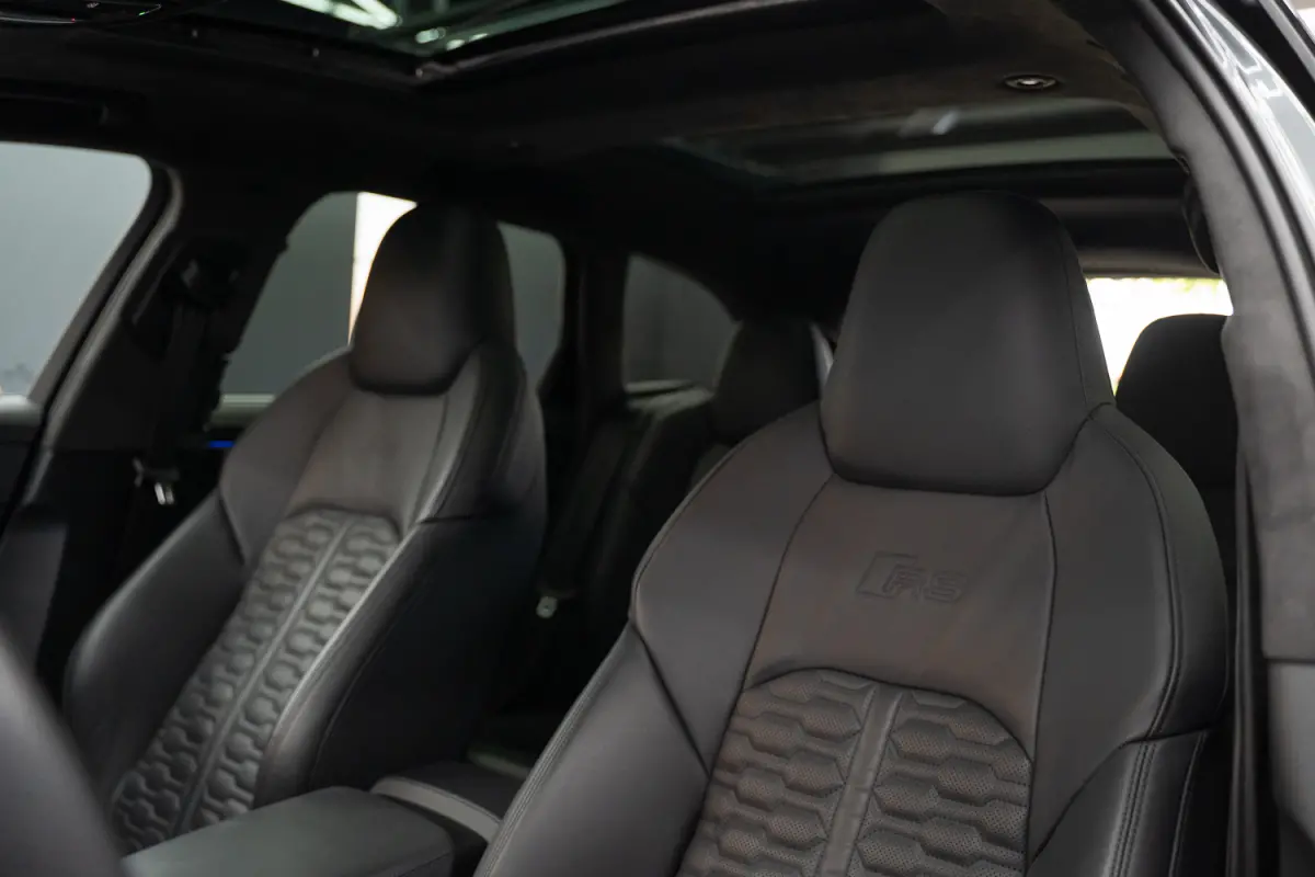 RS 6 TFSI quattro / B&O 3d./ Milltek / Keramisch / Pano / Carbon / Softcl. / 360 cam / Alarm kl5 - Full option