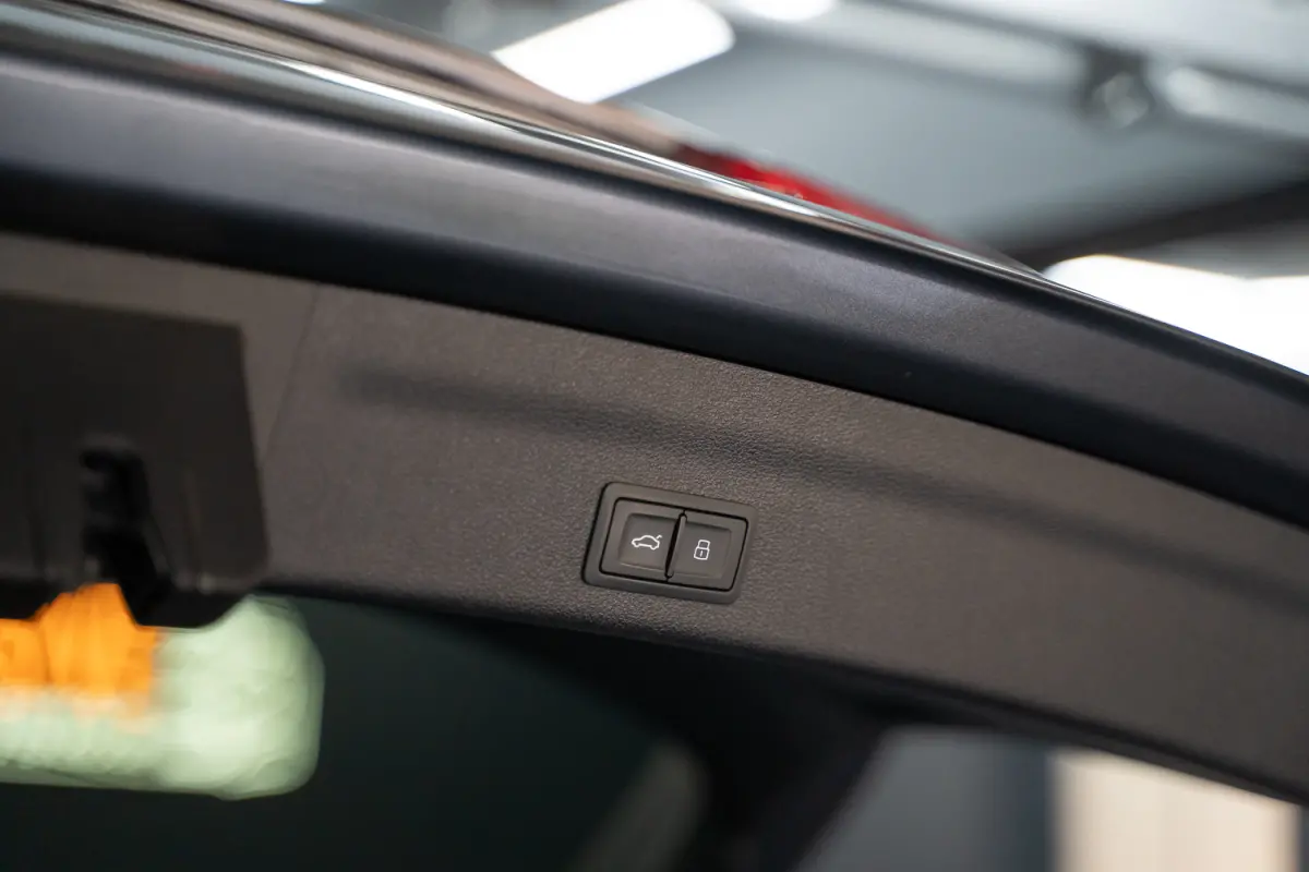 RS 6 TFSI quattro / B&O 3d./ Milltek / Keramisch / Pano / Carbon / Softcl. / 360 cam / Alarm kl5 - Full option