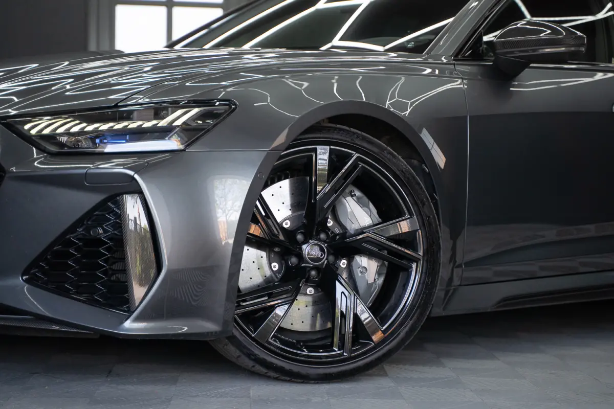 RS 6 TFSI quattro / B&O 3d./ Milltek / Keramisch / Pano / Carbon / Softcl. / 360 cam / Alarm kl5 - Full option