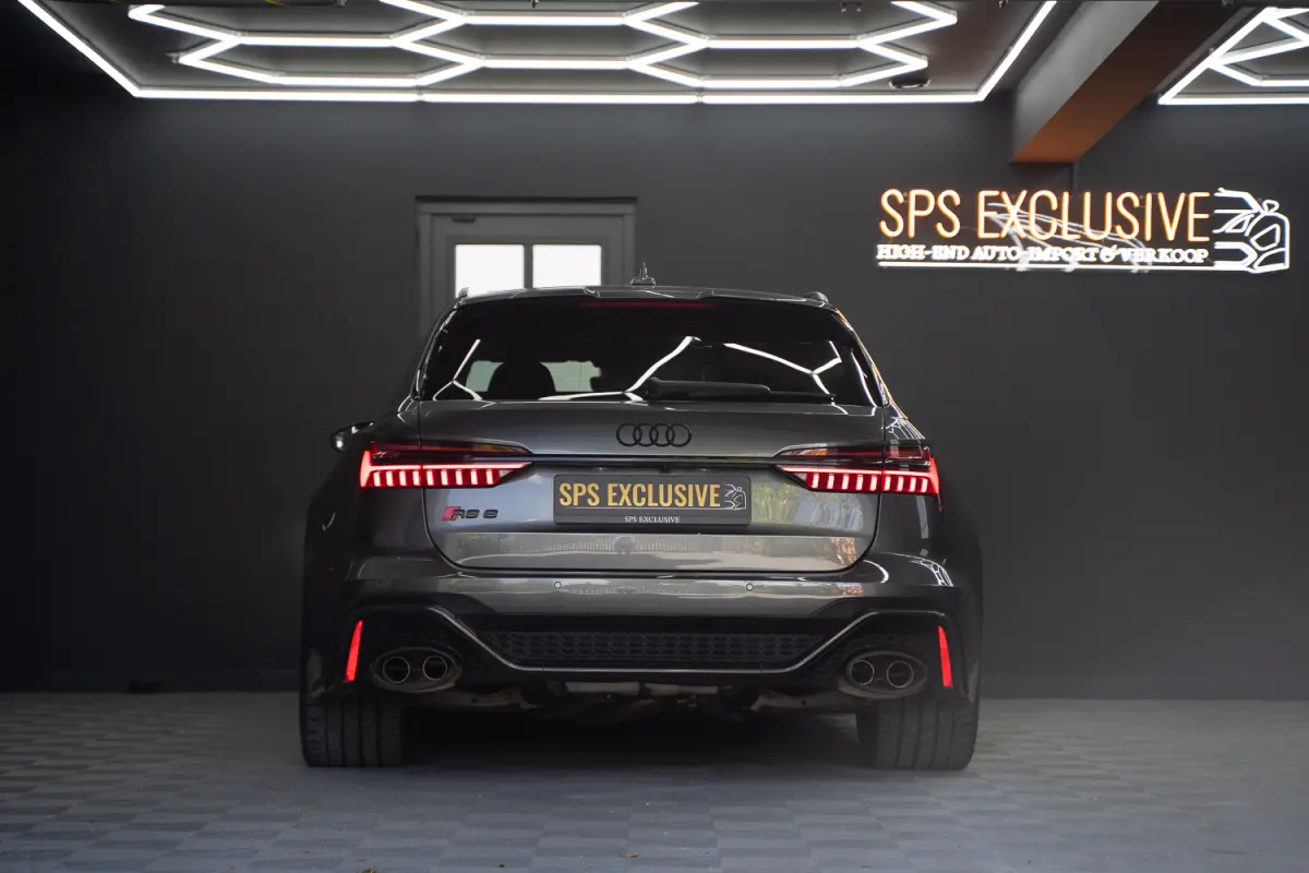 RS 6 TFSI quattro / B&O 3d./ Milltek / Keramisch / Pano / Carbon / Softcl. / 360 cam / Alarm kl5 - Full option