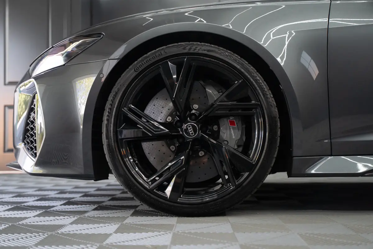 RS 6 TFSI quattro / B&O 3d./ Milltek / Keramisch / Pano / Carbon / Softcl. / 360 cam / Alarm kl5 - Full option