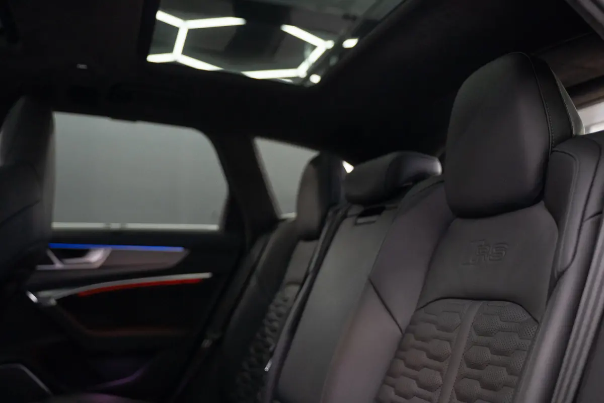 RS 6 TFSI quattro / B&O 3d./ Milltek / Keramisch / Pano / Carbon / Softcl. / 360 cam / Alarm kl5 - Full option