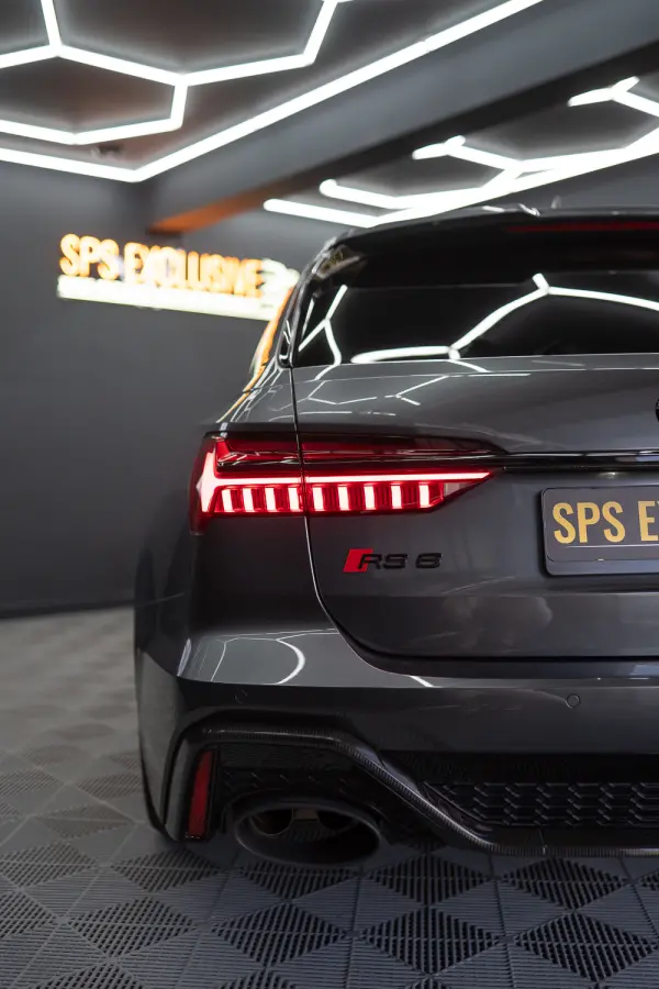 RS 6 TFSI quattro / B&O 3d./ Milltek / Keramisch / Pano / Carbon / Softcl. / 360 cam / Alarm kl5 - Full option