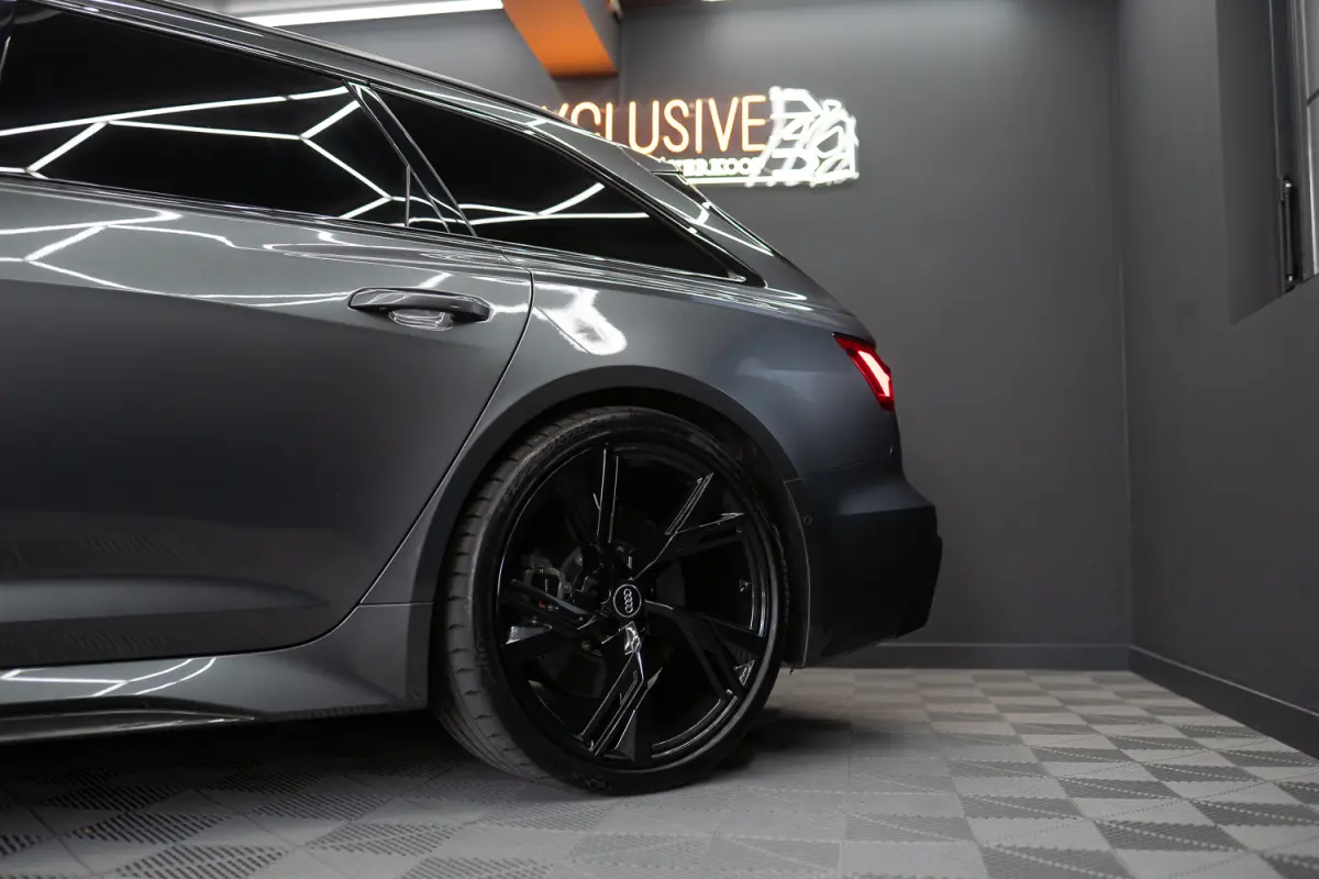 RS 6 TFSI quattro / B&O 3d./ Milltek / Keramisch / Pano / Carbon / Softcl. / 360 cam / Alarm kl5 - Full option