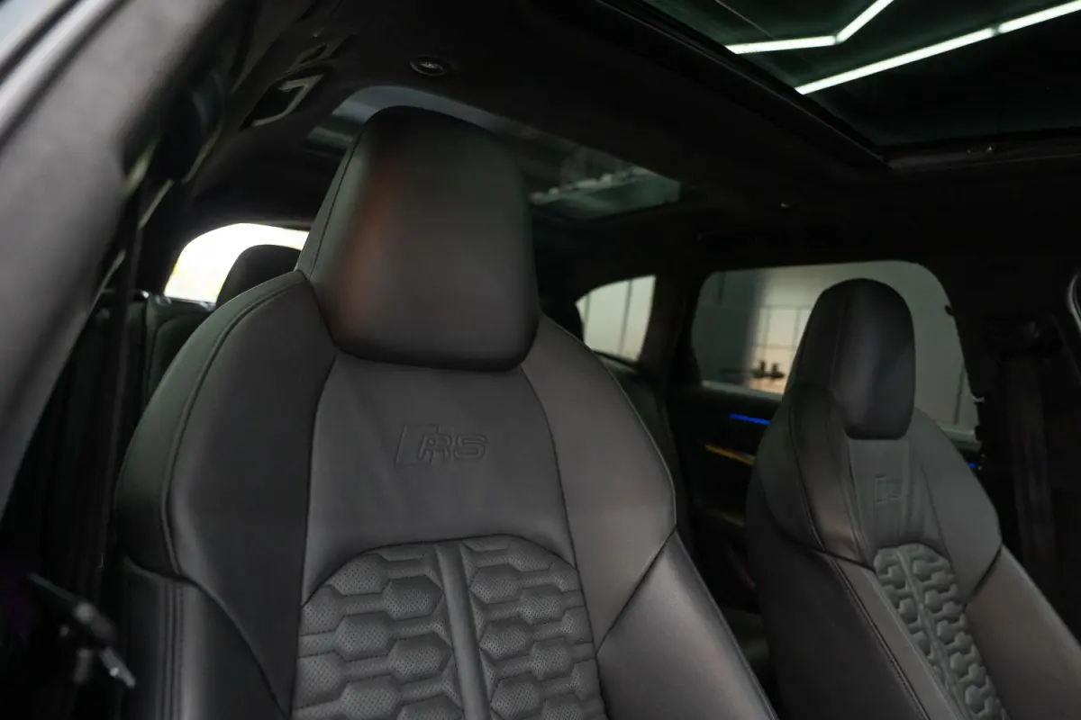RS 6 TFSI quattro / B&O 3d./ Milltek / Keramisch / Pano / Carbon / Softcl. / 360 cam / Alarm kl5 - Full option
