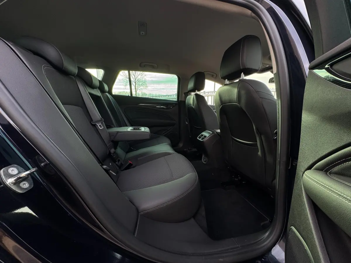 1.5 Turbo Business Executive INKL TREKHAAK / ELEKTR. KLEP / CAMERA / CARPLAY / NAVI / STOELVERW. / LMV