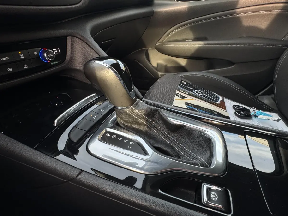 1.5 Turbo Business Executive INKL TREKHAAK / ELEKTR. KLEP / CAMERA / CARPLAY / NAVI / STOELVERW. / LMV