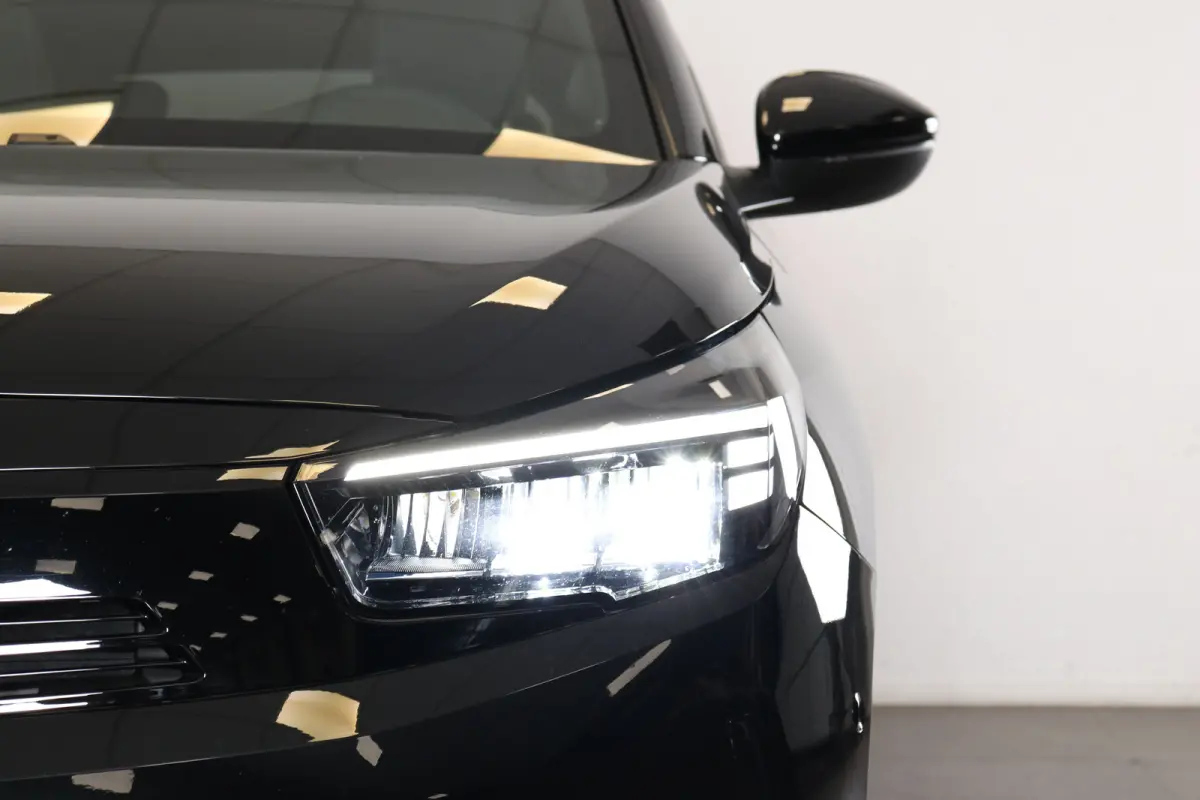1.2 Turbo Hybrid GS | Navi | Clima | Cruise | Keyless | Dodehoeksensoren | Camera | Parkeersensoren V+A | Draadloze Telefoonlader | 16" Lichtmetaal |  Metallic |