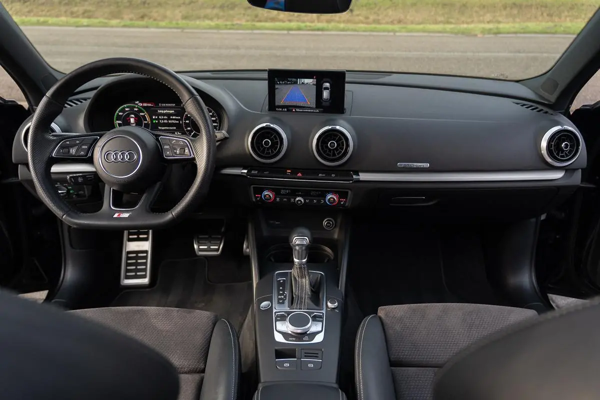 40 1.4 E-tron|S-Line Sport|2e Eig|Virtual|LED|Panoramadak|Bang & Olufsen|CarPlay|Trekhaak|Massage|Stoelverwarming|Full Option|Dealer Onderhouden