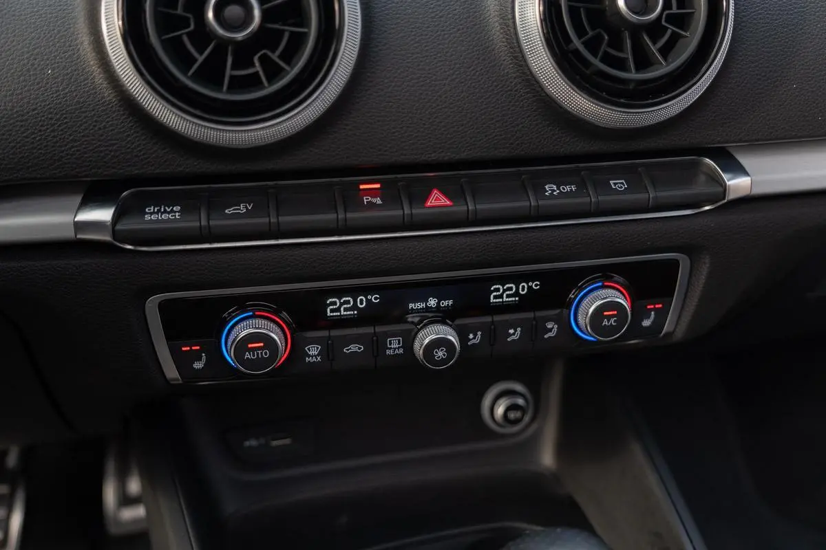 40 1.4 E-tron|S-Line Sport|2e Eig|Virtual|LED|Panoramadak|Bang & Olufsen|CarPlay|Trekhaak|Massage|Stoelverwarming|Full Option|Dealer Onderhouden
