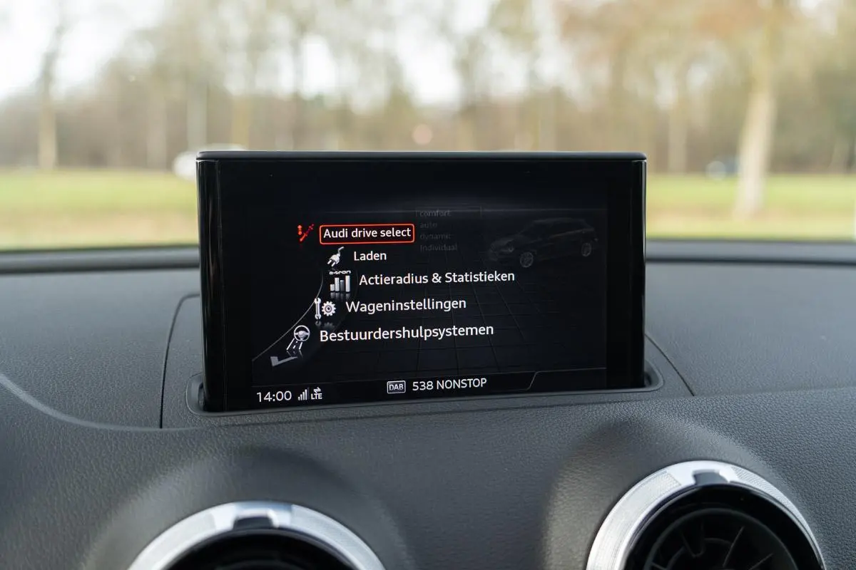 40 1.4 E-tron|S-Line Sport|2e Eig|Virtual|LED|Panoramadak|Bang & Olufsen|CarPlay|Trekhaak|Massage|Stoelverwarming|Full Option|Dealer Onderhouden
