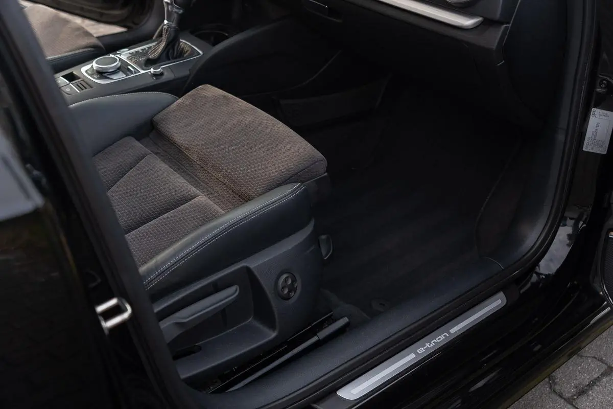 40 1.4 E-tron|S-Line Sport|2e Eig|Virtual|LED|Panoramadak|Bang & Olufsen|CarPlay|Trekhaak|Massage|Stoelverwarming|Full Option|Dealer Onderhouden