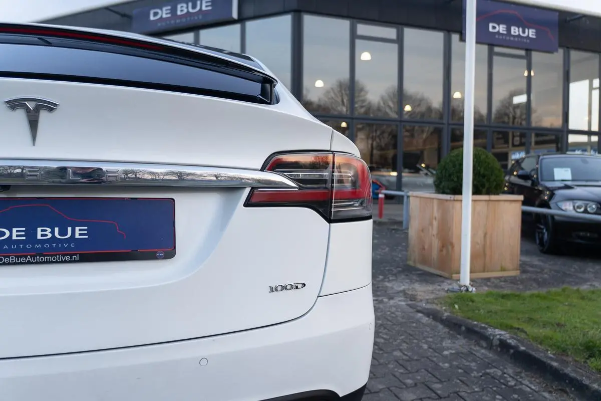 100D|1ste Eig|Org NL NAP|AutoPilot|Trekhaak|Luchtvering|Soft-Close|Panoramadak|Nieuwe Accu|Dealer Onderhouden