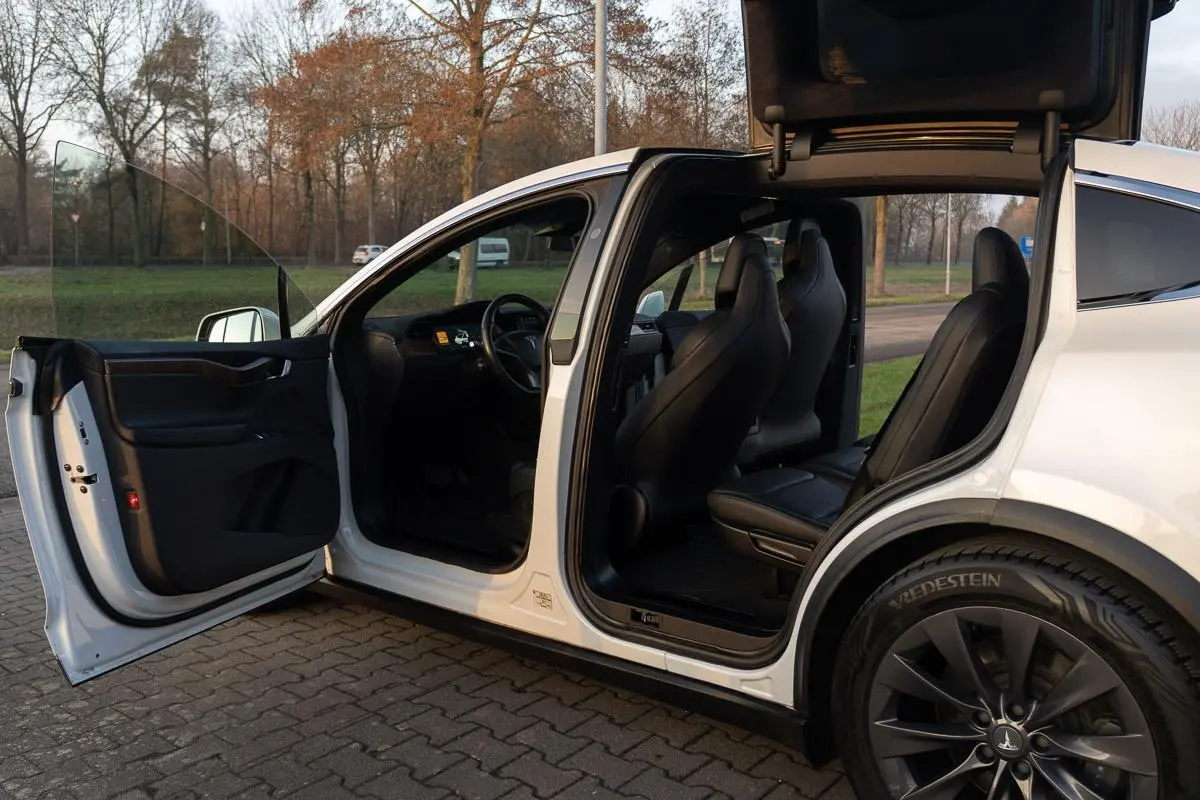 100D|1ste Eig|Org NL NAP|AutoPilot|Trekhaak|Luchtvering|Soft-Close|Panoramadak|Nieuwe Accu|Dealer Onderhouden