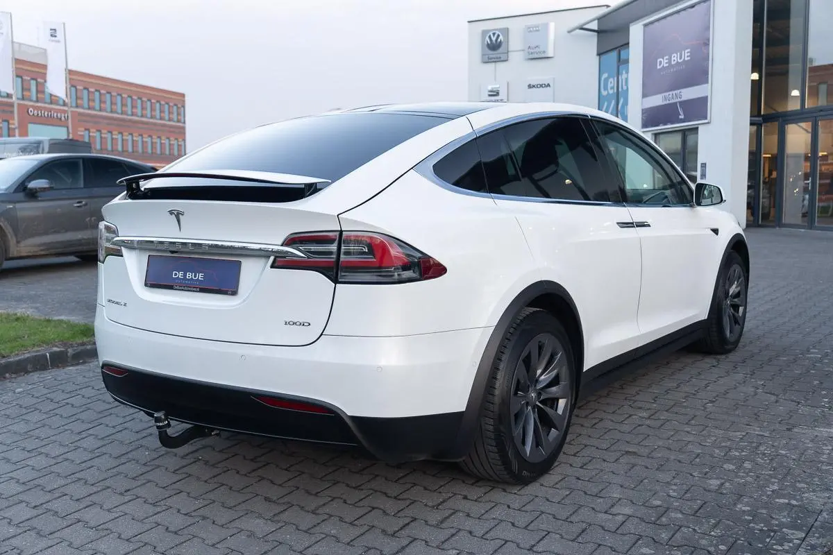 100D|1ste Eig|Org NL NAP|AutoPilot|Trekhaak|Luchtvering|Soft-Close|Panoramadak|Nieuwe Accu|Dealer Onderhouden