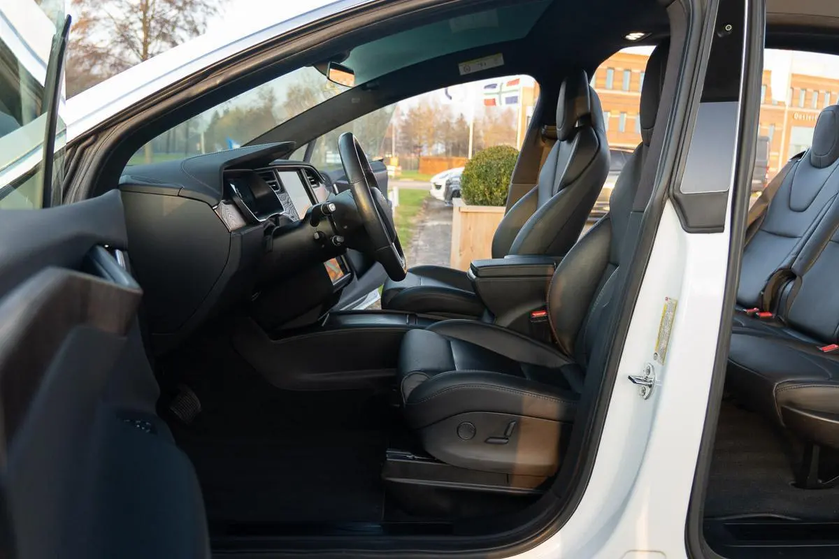100D|1ste Eig|Org NL NAP|AutoPilot|Trekhaak|Luchtvering|Soft-Close|Panoramadak|Nieuwe Accu|Dealer Onderhouden