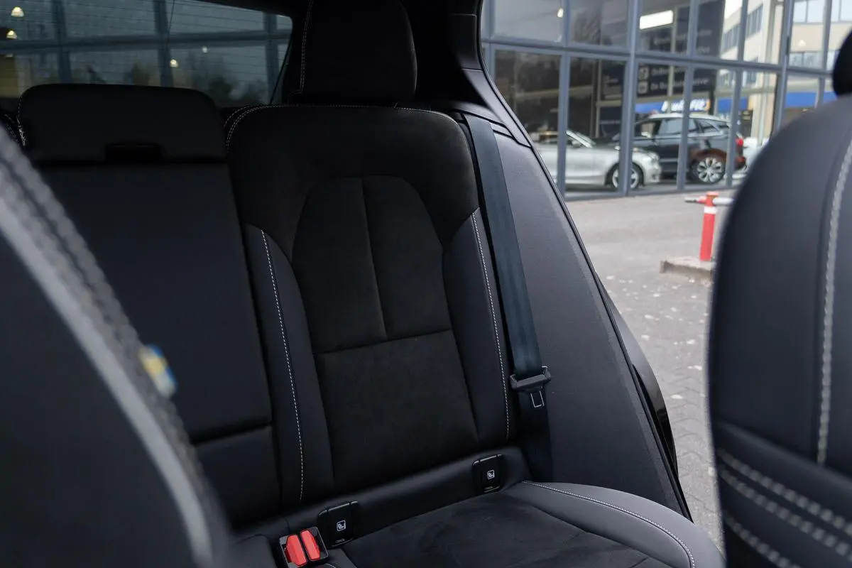 Pro R-Design|1ste Eig BTW.|Org NL NAP|Trekhaak|Panoramadak|CarPlay|Harman & Kardon|ACC|Dealer Onderhouden
