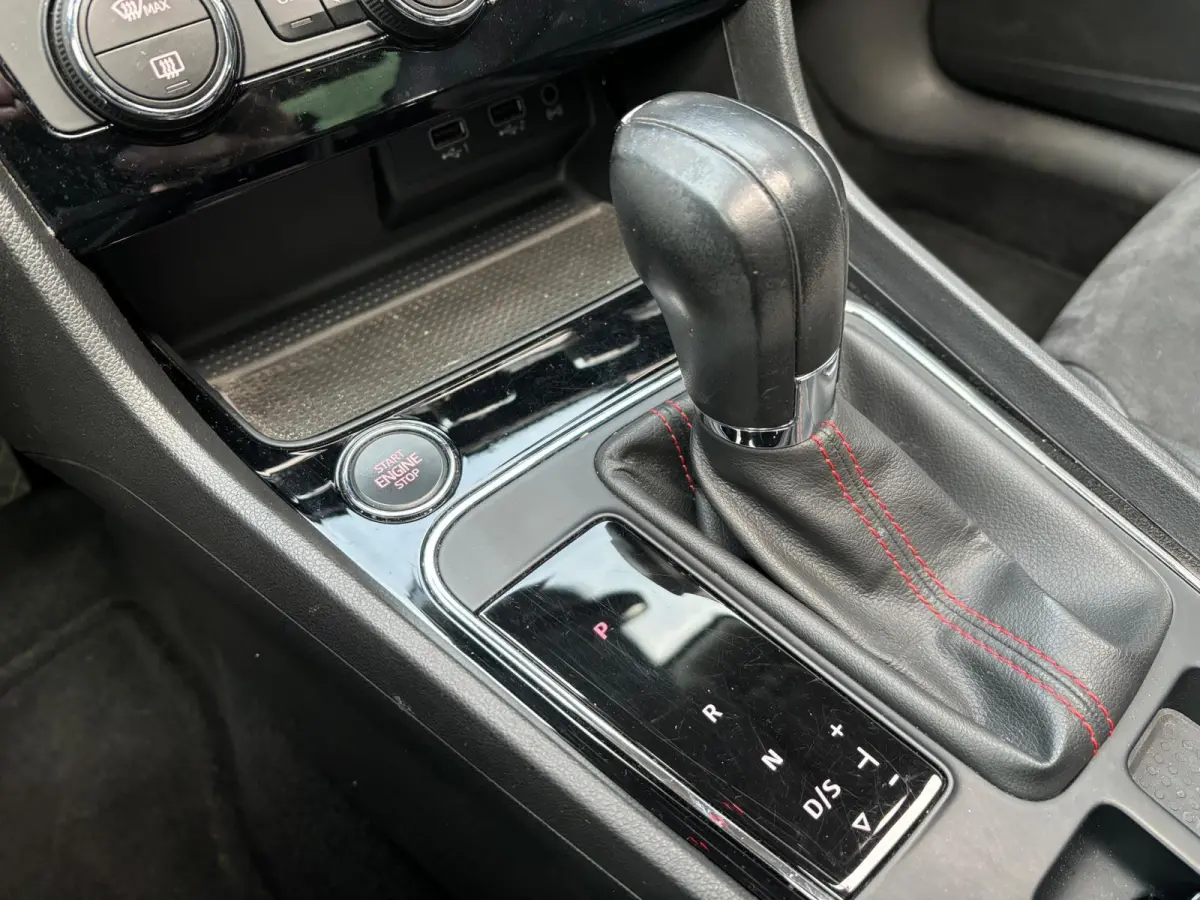 1.5 TSI FR | PANO | CARPLAY | KEYLESS | LED | NAVI |