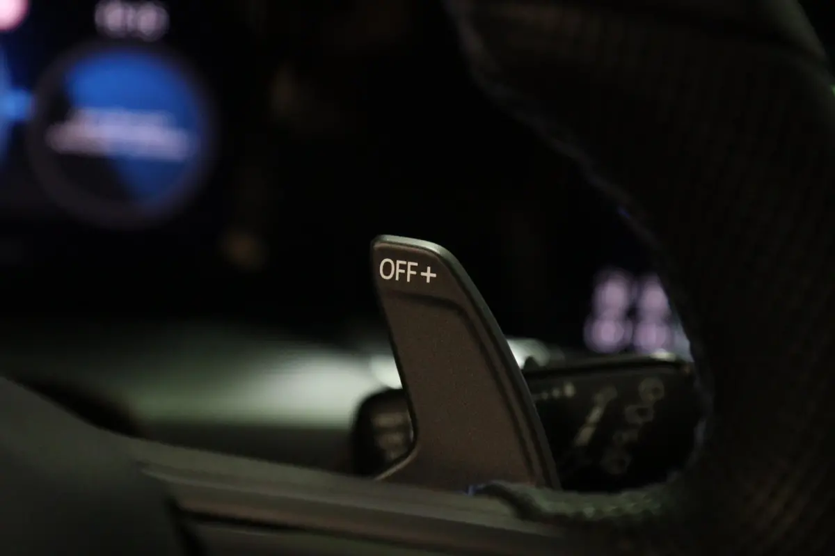 2.0 TSI R 4Motion /PERFORMANCE/AKRAP/PANO/HUD/IQ/H-K/VOL